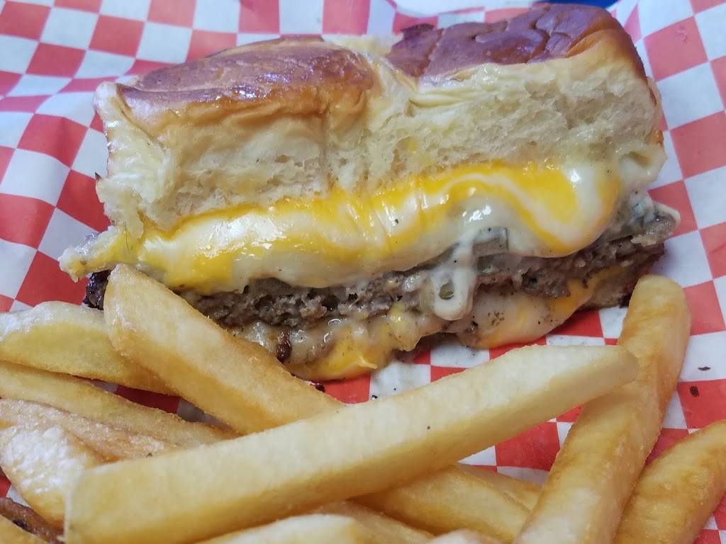 Wally Burger | restaurant | 10222 N 43rd Ave #7, Glendale, AZ 85302, USA | 6239345050 OR +1 623-934-5050