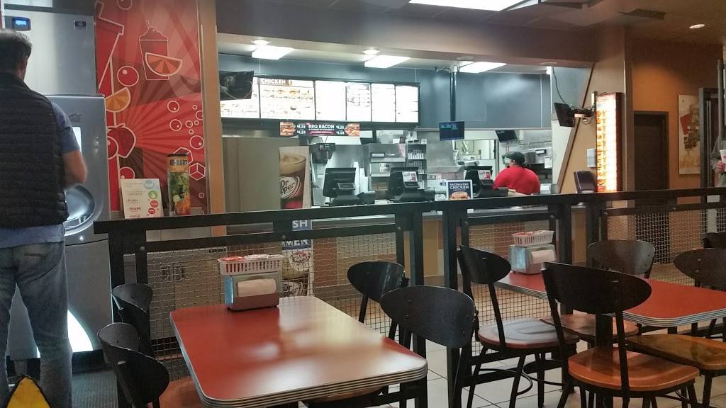 Jack in the Box | restaurant | 564 Pearl St, La Jolla, CA 92037, USA | 8584545625 OR +1 858-454-5625