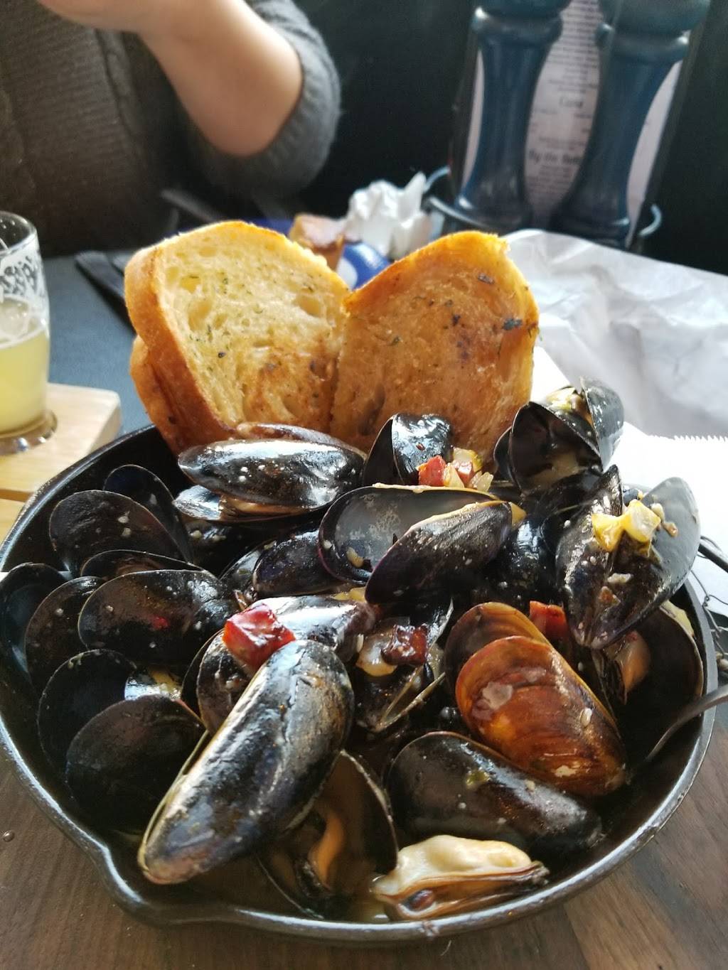 Fords Fish Shack - South Riding | restaurant | 25031 Riding Plaza, Chantilly, VA 20152, USA | 7035427520 OR +1 703-542-7520