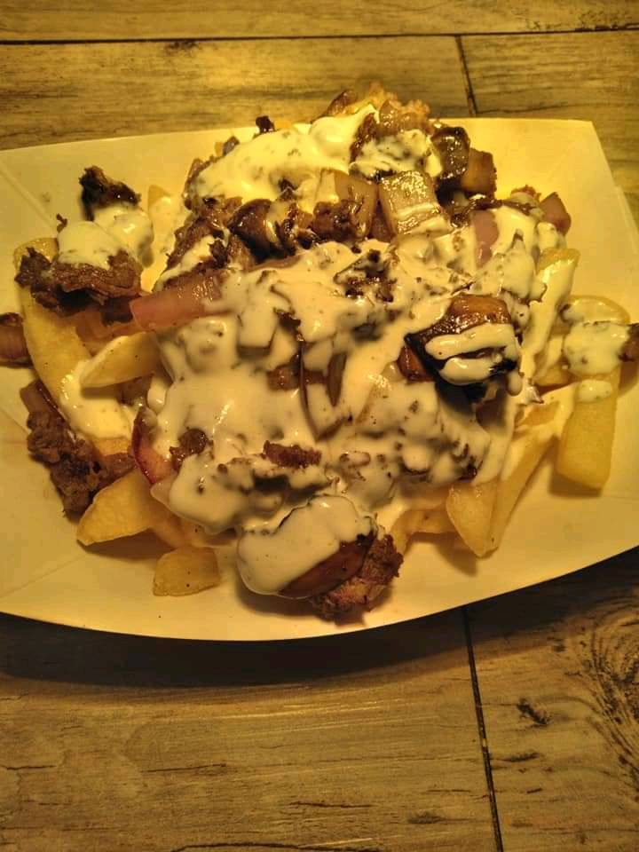 Loveys Food Truck | restaurant | 201 E Henderson St, Overton, TX 75684, USA | 9035744368 OR +1 903-574-4368