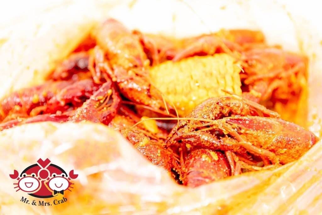 Mr. & Mrs. Crab | restaurant | 2042 Badlands Dr, Brandon, FL 33511, USA | 8136548999 OR +1 813-654-8999