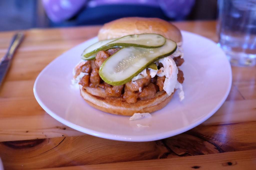 Slows Bar BQ | restaurant | 2138 Michigan Ave, Detroit, MI 48216, USA | 3139629828 OR +1 313-962-9828