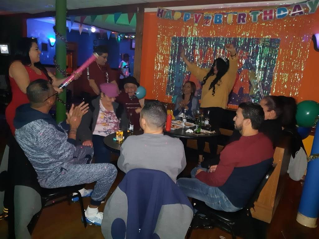 La Setenta Bar & Grill | restaurant | 855 Broad St, Central Falls, RI 02863, USA | 7819578308 OR +1 781-957-8308