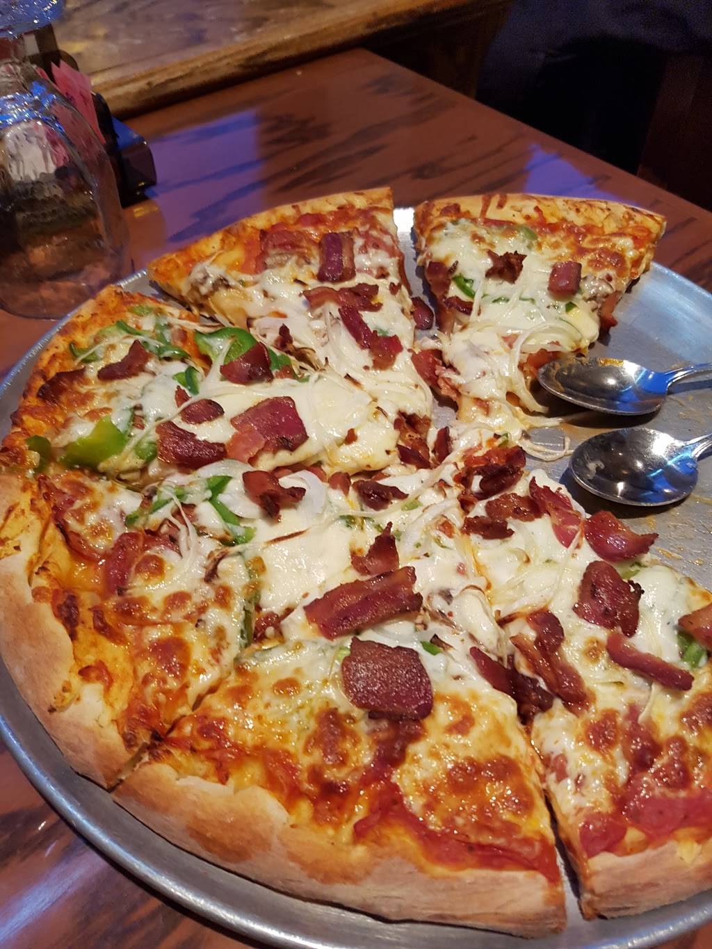 Woodland Restaurant | restaurant | 5443 Rue Wellington, Verdun, QC H4H 1N4, Canada | 5147681171 OR +1 514-768-1171