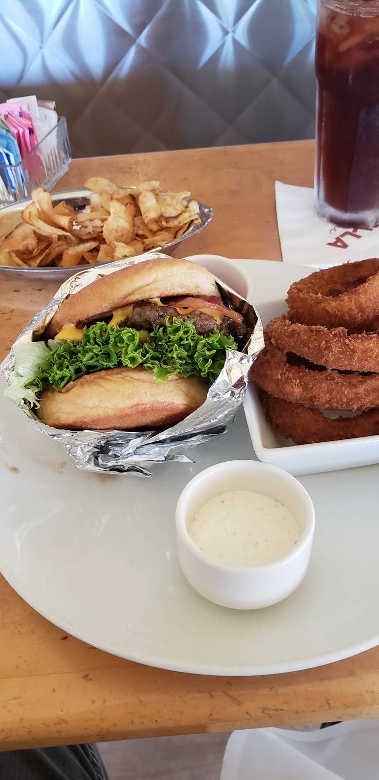 Ellis Great American Restaurant | restaurant | 1250 S Main St, Salinas, CA 93901, USA | 8317598455 OR +1 831-759-8455