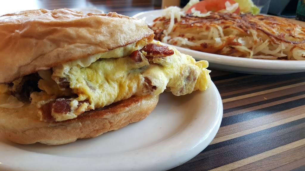 Toms Burgers 31 | restaurant | 1130 E Walnut St, Pasadena, CA 91106, USA | 6265777717 OR +1 626-577-7717