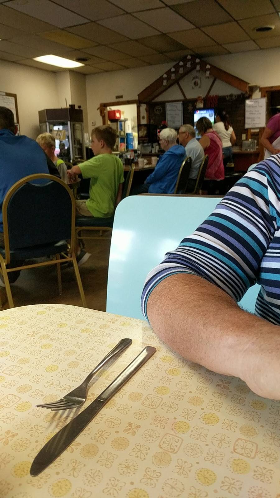 Gingerbread House Cafe | restaurant | 3 Franklin St N, Glenwood, MN 56334, USA | 3206344969 OR +1 320-634-4969