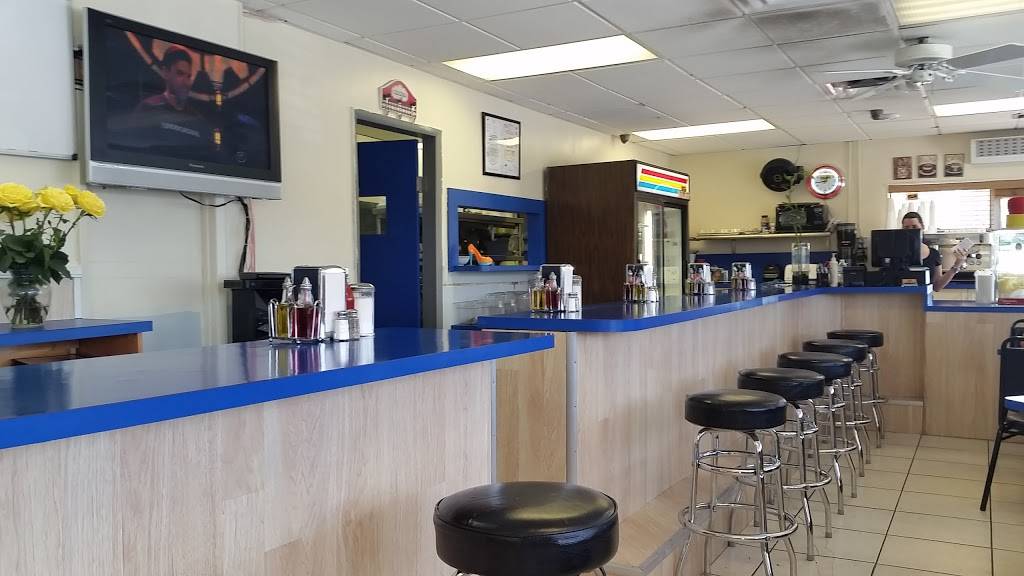 El Canal Cafe | restaurant | 8401 NW South River Dr, Medley, FL 33166, USA | 3058882485 OR +1 305-888-2485