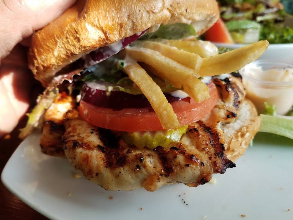 Barneys Gourmet Hamburgers | restaurant | 1591 Solano Ave, Berkeley, CA 94707, USA | 5105268185 OR +1 510-526-8185