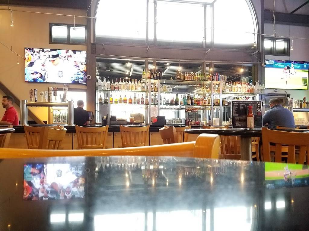 Dog House Grill | restaurant | 2789 E Shaw Ave, Fresno, CA 93710, USA | 5592949920 OR +1 559-294-9920