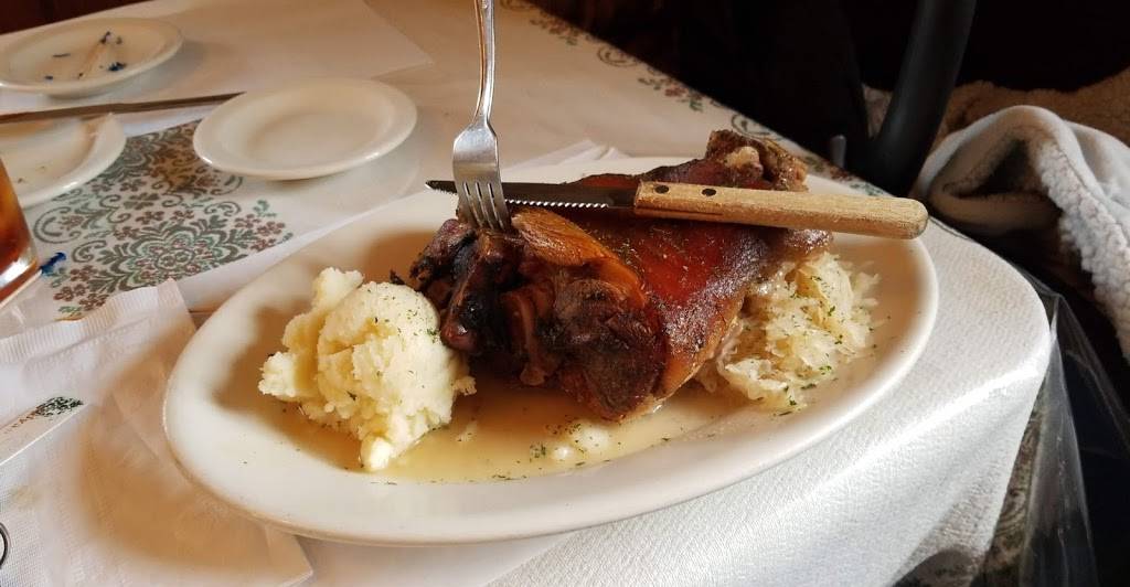 Gasthaus Bavarian Hunter | restaurant | 8390 Lofton Ave N, Stillwater, MN 55082, USA | 6514397128 OR +1 651-439-7128