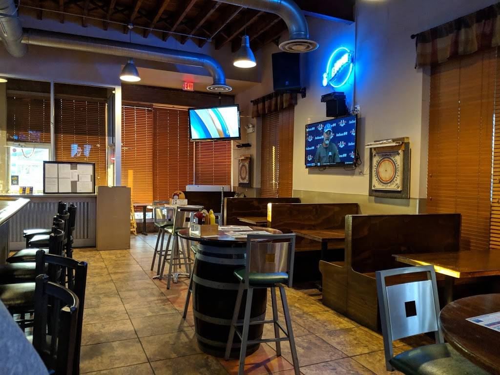 Dempsters Sports Pub & Restaurant | restaurant | 437 Pine St, Mt Holly, NJ 08060, USA | 6092610500 OR +1 609-261-0500