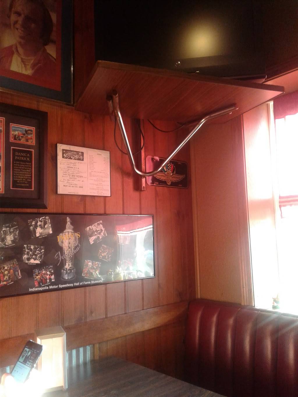 Linden Pizza Corner | restaurant | 221 S Main St, Linden, IN 47955, USA | 7653394774 OR +1 765-339-4774