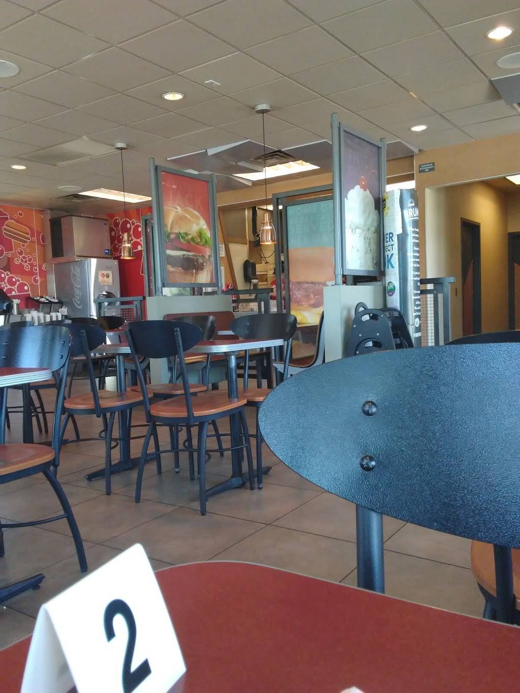 Jack in the Box | restaurant | 2111 Taft Hwy, Bakersfield, CA 93313, USA | 6618370212 OR +1 661-837-0212