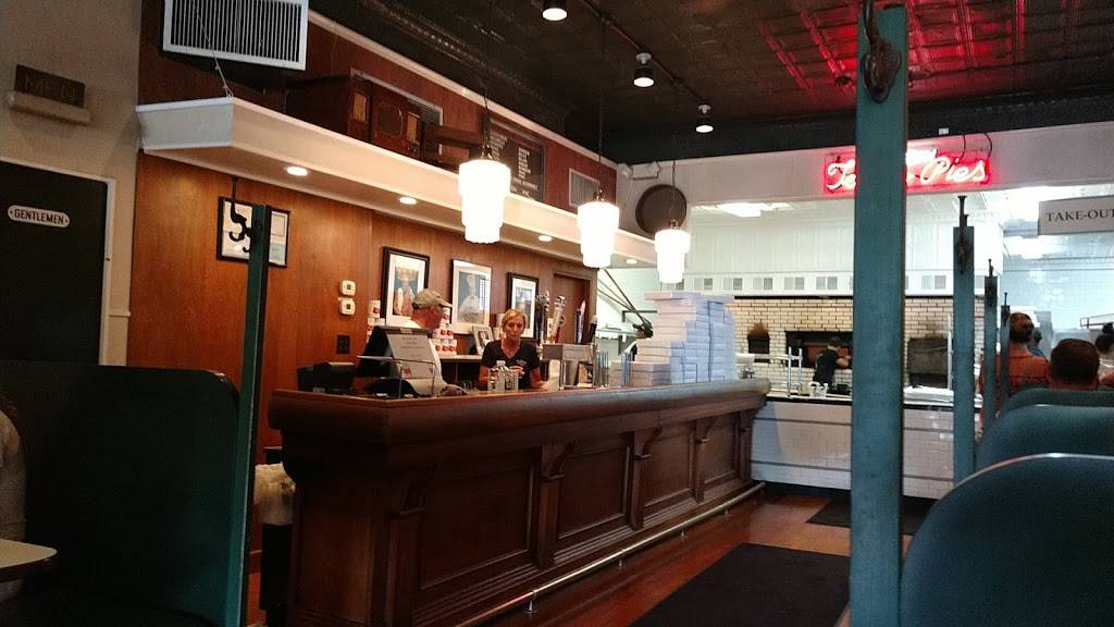 Frank Pepe Pizzeria Napoletana | restaurant | 157 Wooster St, New Haven, CT 06511, USA | 2038655762 OR +1 203-865-5762