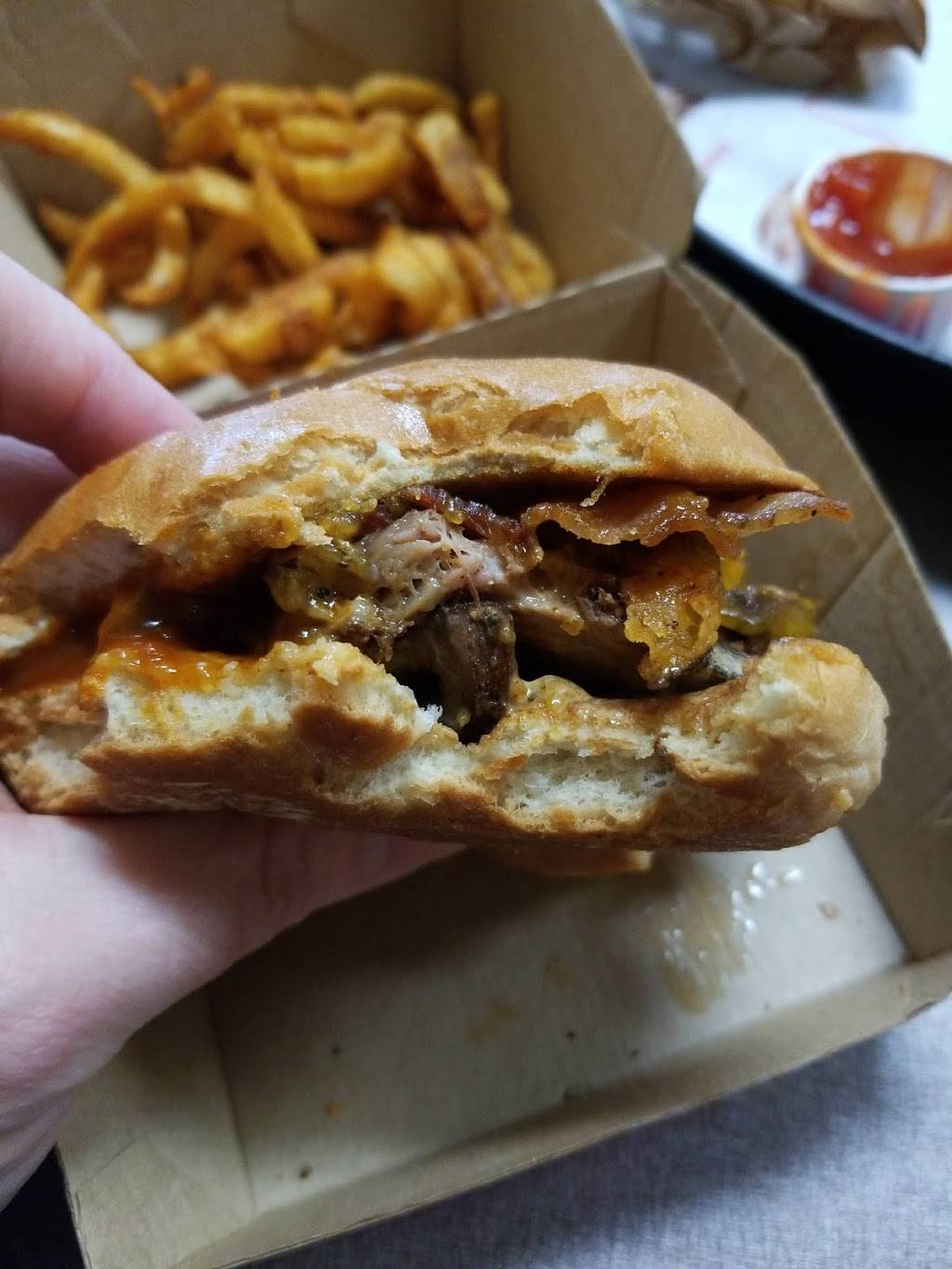 Arbys | restaurant | 813 S Cumberland St, Lebanon, TN 37087, USA | 6154490077 OR +1 615-449-0077