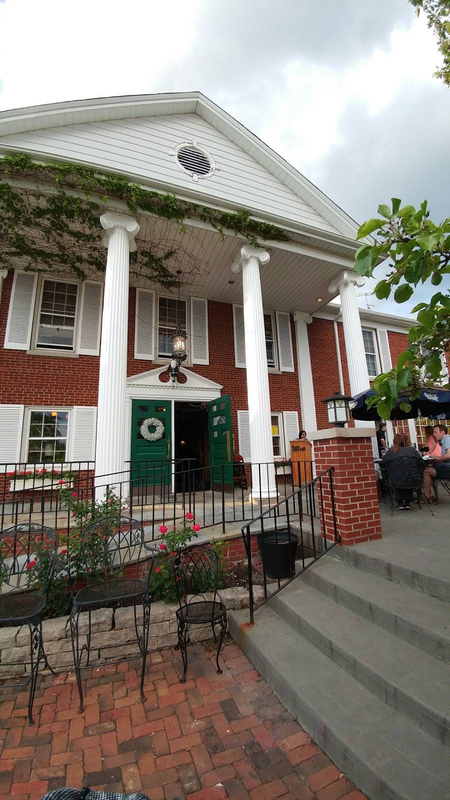 Glen Oak Plaza | shopping mall | 1401-1441 Waukegan Rd, Glenview, IL 60025, USA | 6306452800 OR +1 630-645-2800