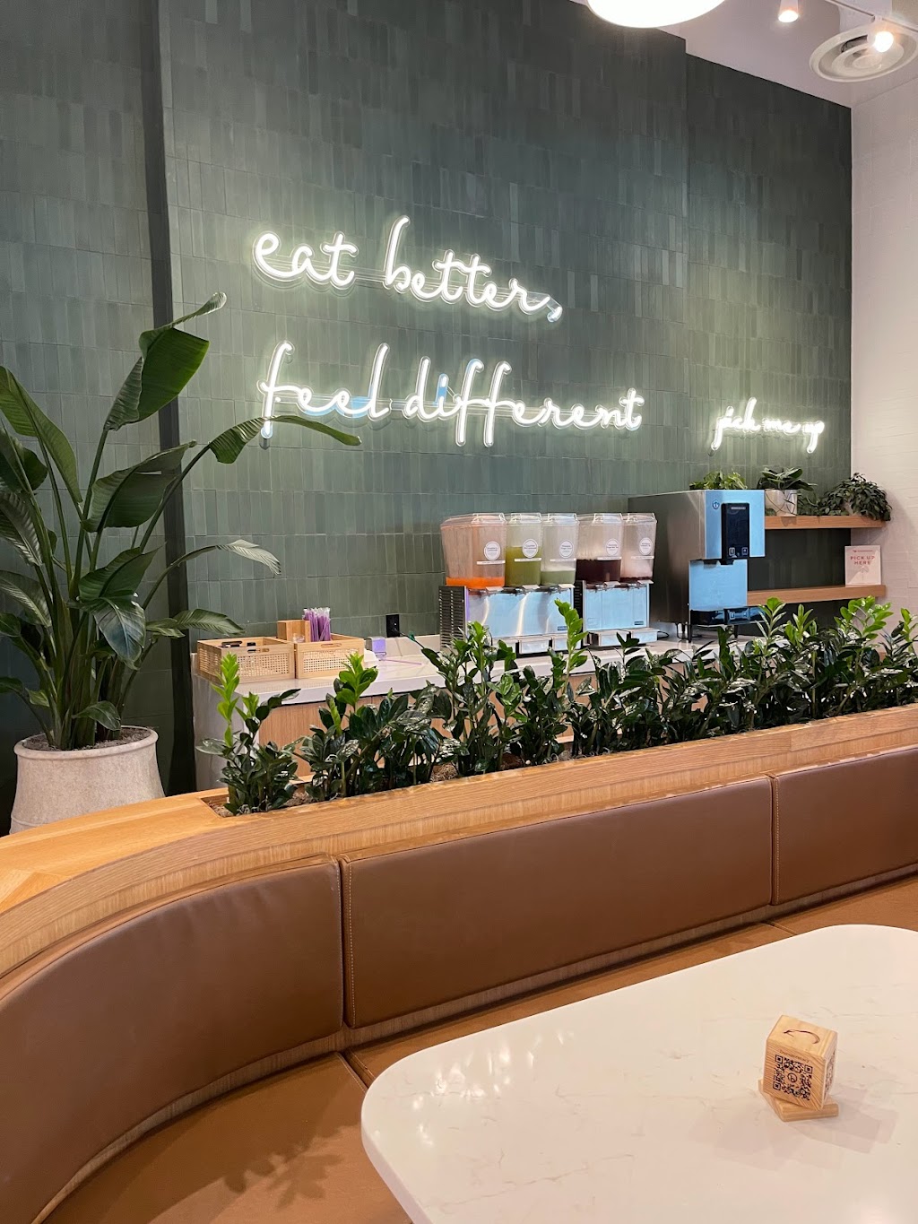 Aubergine Kitchen FARMINGTON | restaurant | 1076 Park Ln Suite 103, Farmington, UT 84025, USA | 8012003116 OR +1 801-200-3116