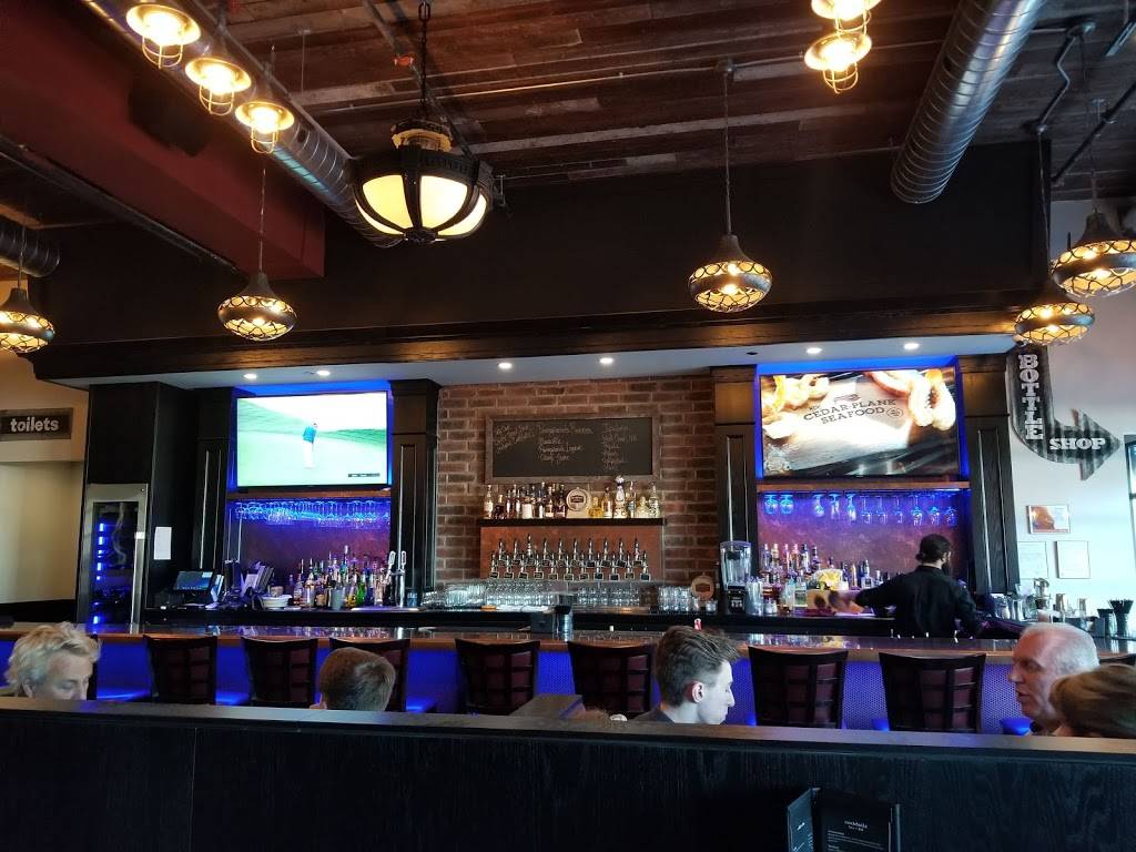 12welve Bistro and Tapwerks | restaurant | 244 Brock St S, Whitby, ON L1N 4K1, Canada | 9054938277 OR +1 905-493-8277