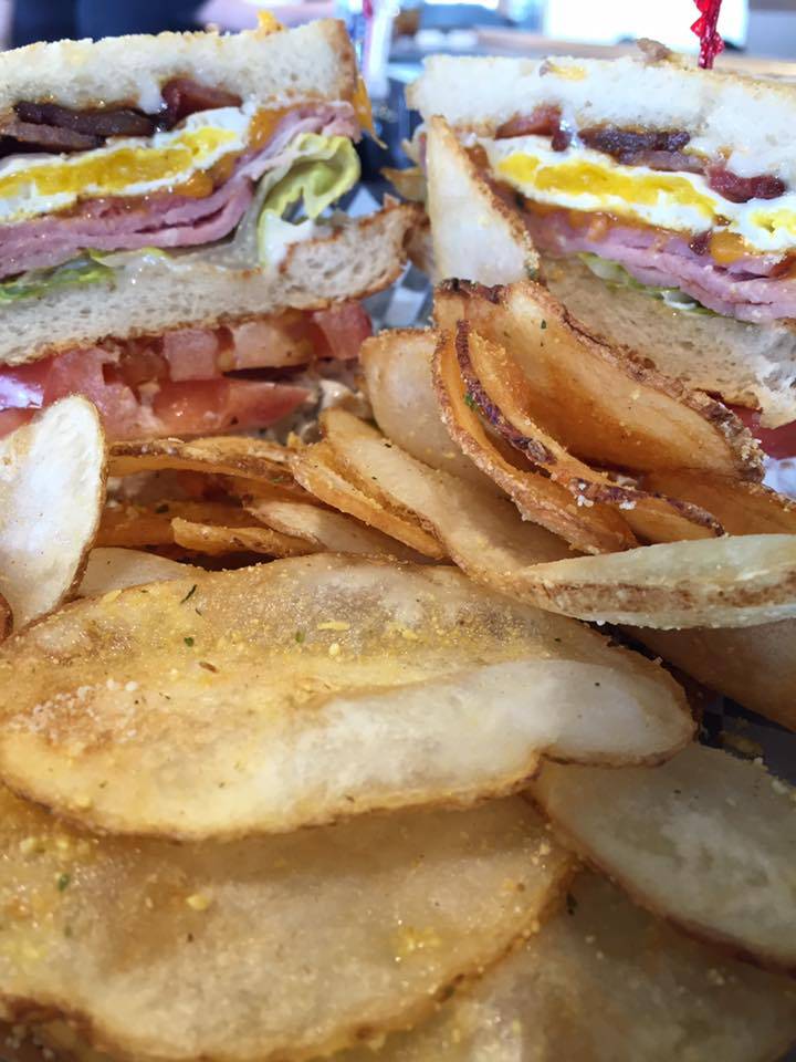 Crosswind Grille at Royal St. Patricks Golf Links | restaurant | 201 Royal Saint Pats Dr, Wrightstown, WI 54180, USA | 9205324300 OR +1 920-532-4300