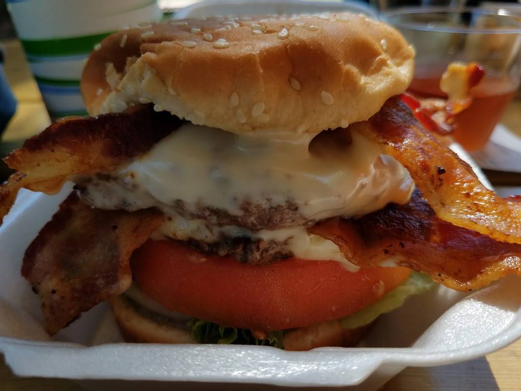 Albatross Drive-In | restaurant | 777 Main Rd, Washington, WI 54246, USA | 9208472203 OR +1 920-847-2203