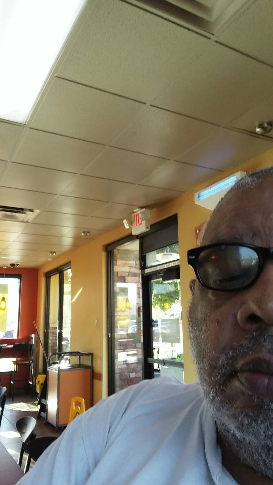 Jack in the Box | restaurant | 29993 Canyon Hills Rd, Lake Elsinore, CA 92532, USA | 9512442649 OR +1 951-244-2649