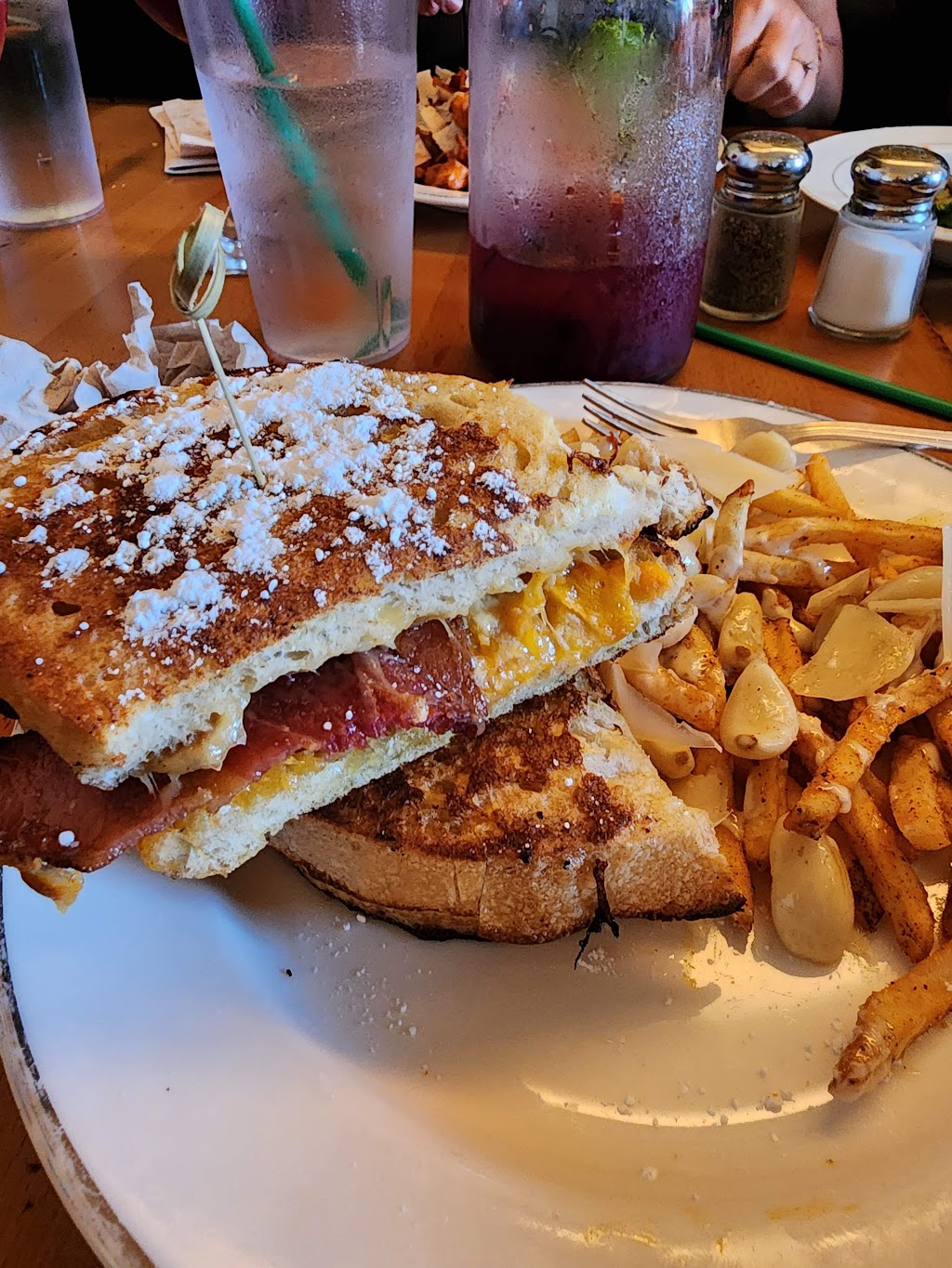 Republic Kitchen+Taphouse | restaurant | 120 E 4th Ave, Post Falls, ID 83854, USA | 2084573610 OR +1 208-457-3610
