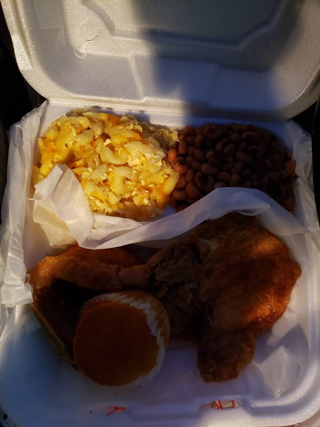 Southern Smokehouse | restaurant | 14340 W McNichols Rd, Detroit, MI 48235, USA | 3133974050 OR +1 313-397-4050