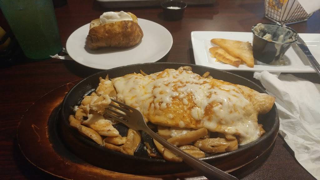 Referees Bar & Grille | restaurant | 888 E Washington St, Winchester, IN 47394, USA | 7655958948 OR +1 765-595-8948