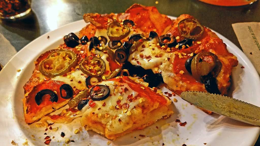 Round Table Pizza | meal delivery | 1271 E Calaveras Blvd, Milpitas, CA 95035, USA | 4082627822 OR +1 408-262-7822