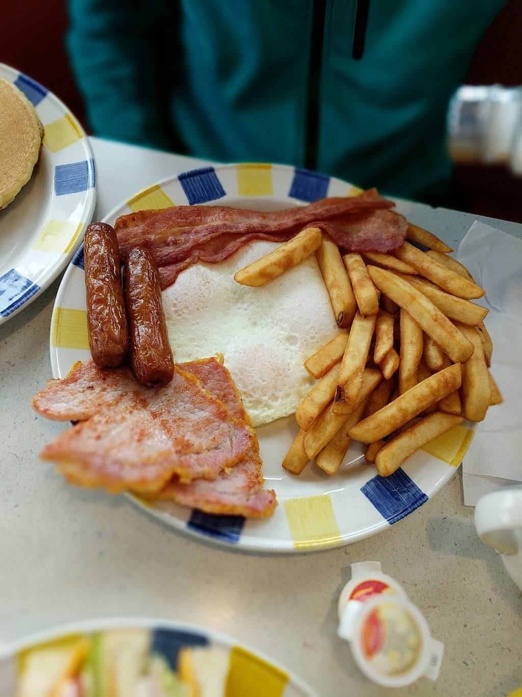 Wimpys Diner | restaurant | 12916 Yonge St, Richmond Hill, ON L4C 1A7, Canada | 2892347373 OR +1 289-234-7373