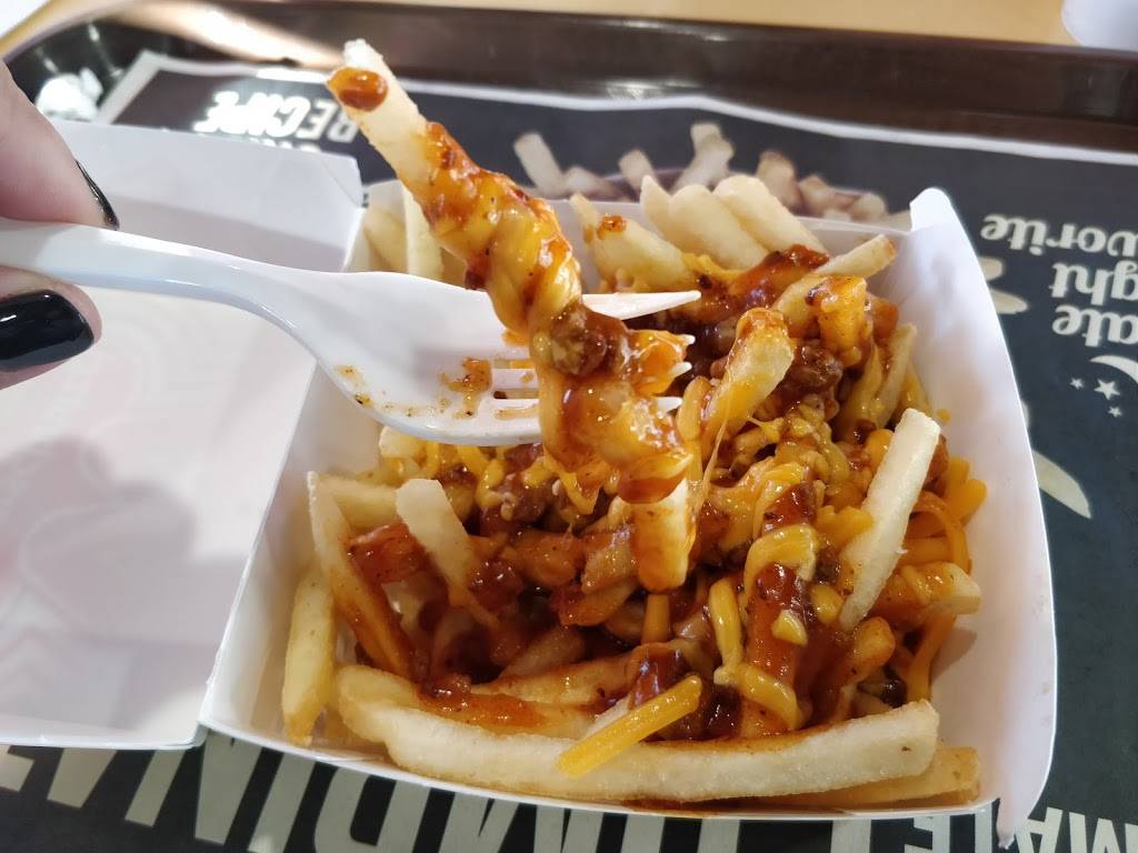 Wienerschnitzel | restaurant | 2580 W La Palma Ave, Anaheim, CA 92801, USA | 7149529876 OR +1 714-952-9876