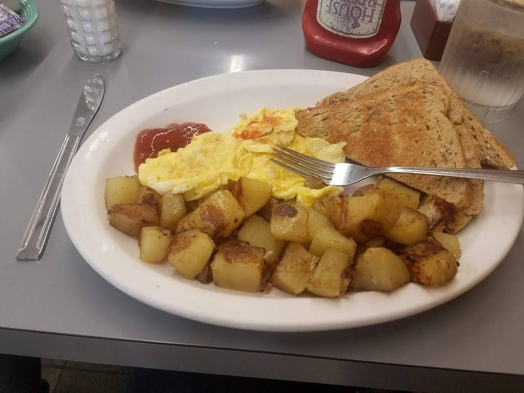 Priscillas Cruise In Cafe | restaurant | 2343 E Hwy 101, Port Angeles, WA 98362, USA | 3604572003 OR +1 360-457-2003