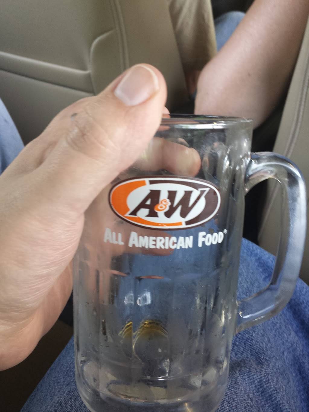 A&W Restaurant | restaurant | 769 E Main St, Ravenna, OH 44266, USA | 3302965028 OR +1 330-296-5028