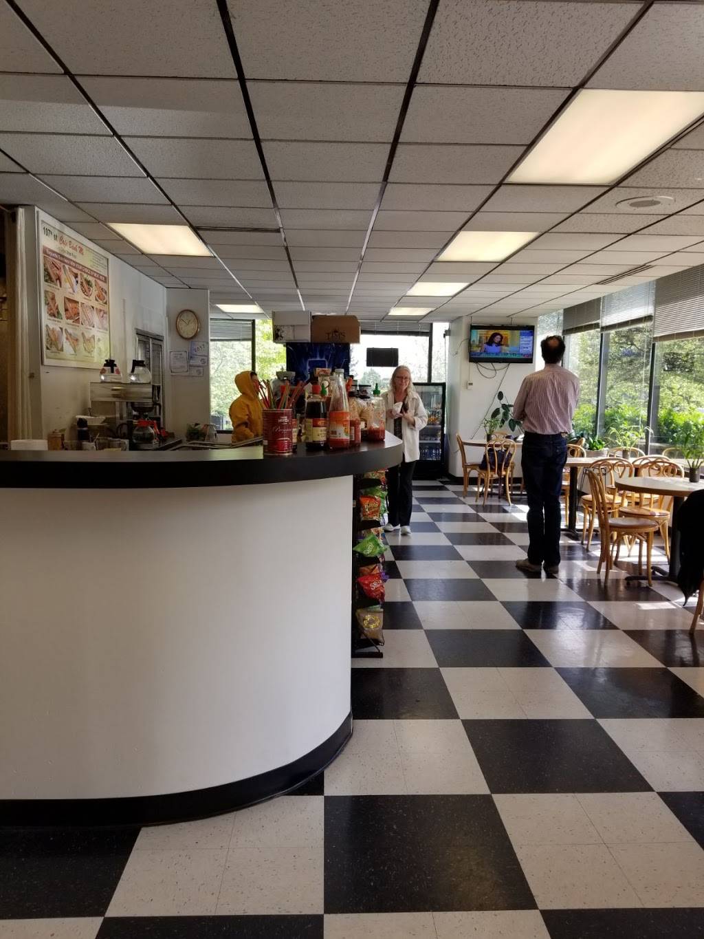 Cafe Banh Mi | restaurant | 10700 Meridian Ave N #106, Seattle, WA 98133, USA | 2063643354 OR +1 206-364-3354