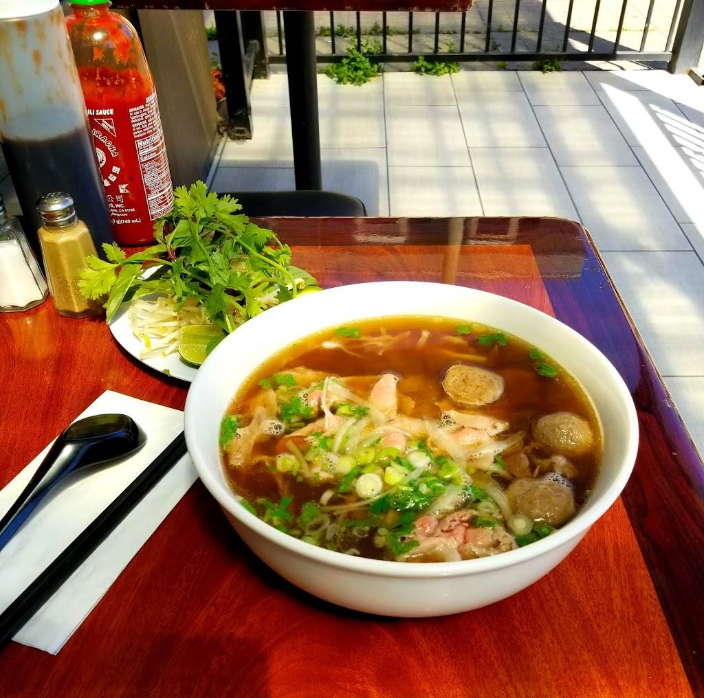 Pho Huong Que | restaurant | 200 International Blvd, Oakland, CA 94606, USA | 5107884282 OR +1 510-788-4282
