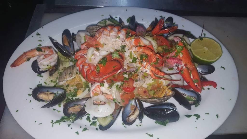 El Nuevo Poloros Restaurant | restaurant | 109 N Franklin St, Hempstead, NY 11550, USA | 5163852886 OR +1 516-385-2886