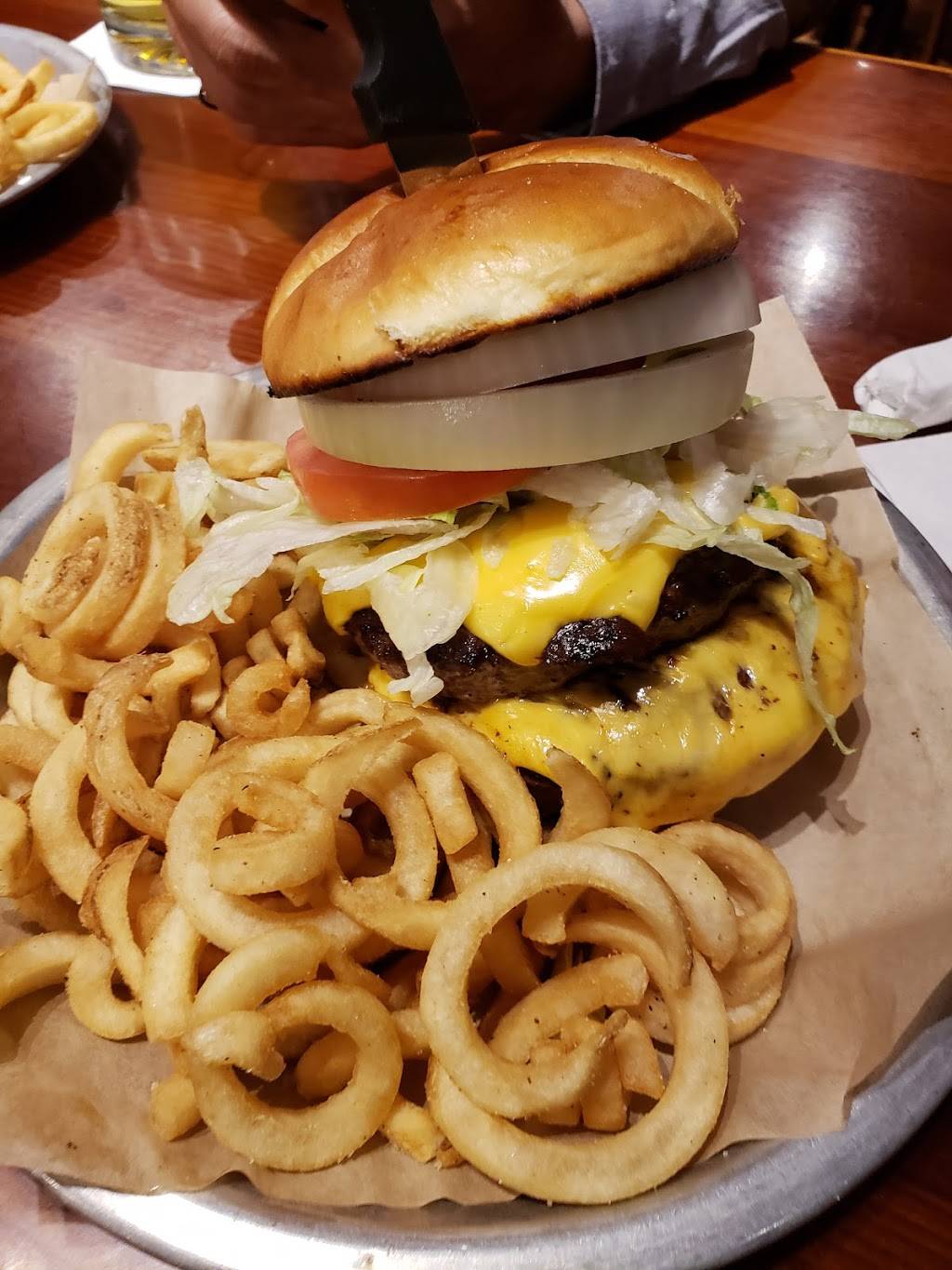 Hooters | meal takeaway | 6411 NW Barry Rd N, Kansas City, MO 64154, USA | 8165848900 OR +1 816-584-8900