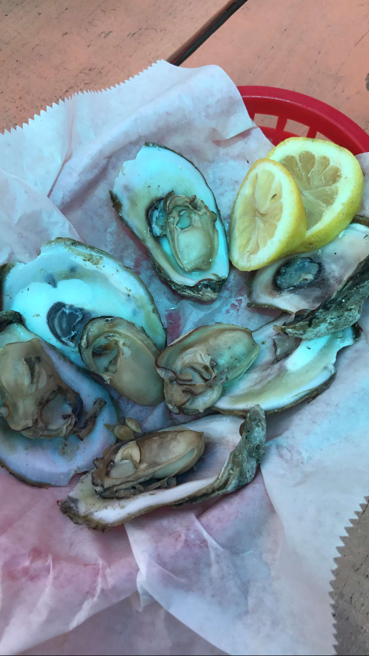 Urbanna Seafood Restaurant & Raw Bar | restaurant | 453 Johnsons Dr, Urbanna, VA 23175, USA | 8047588588 OR +1 804-758-8588