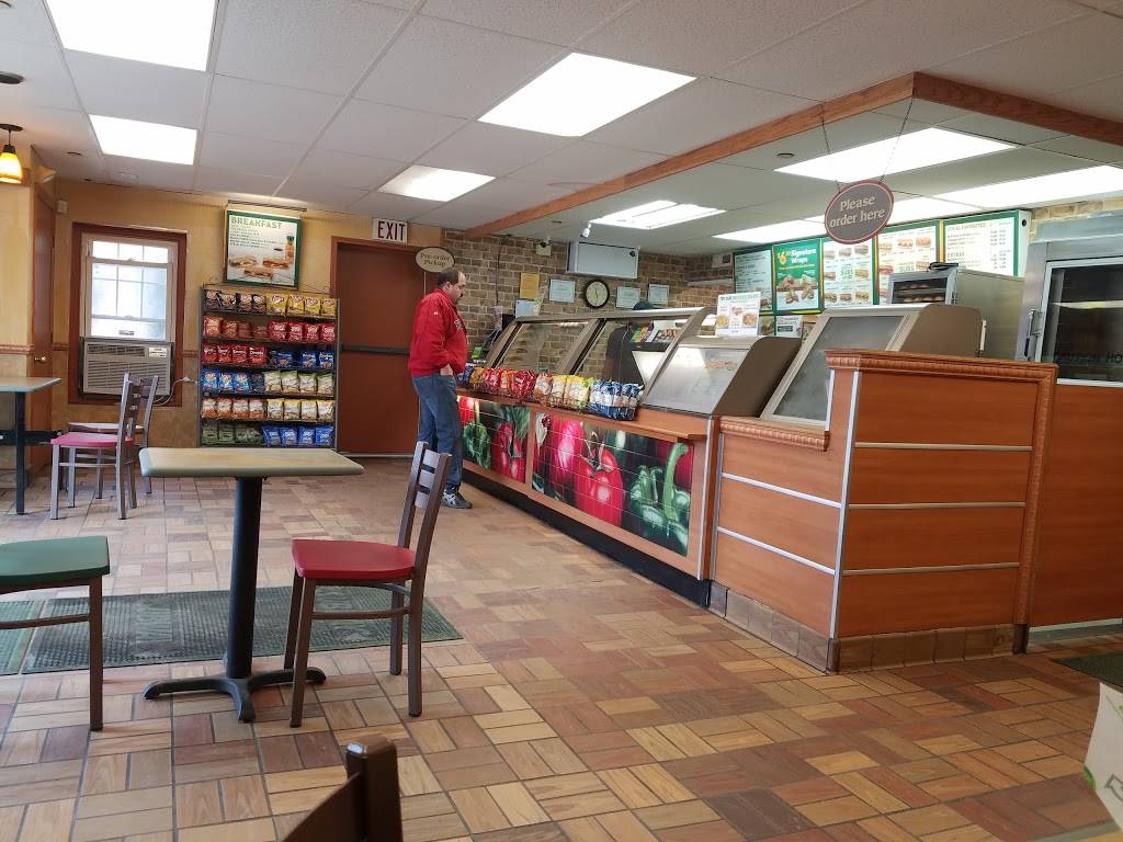 Subway | restaurant | 176 Main St, Southbridge, MA 01550, USA | 5087646396 OR +1 508-764-6396