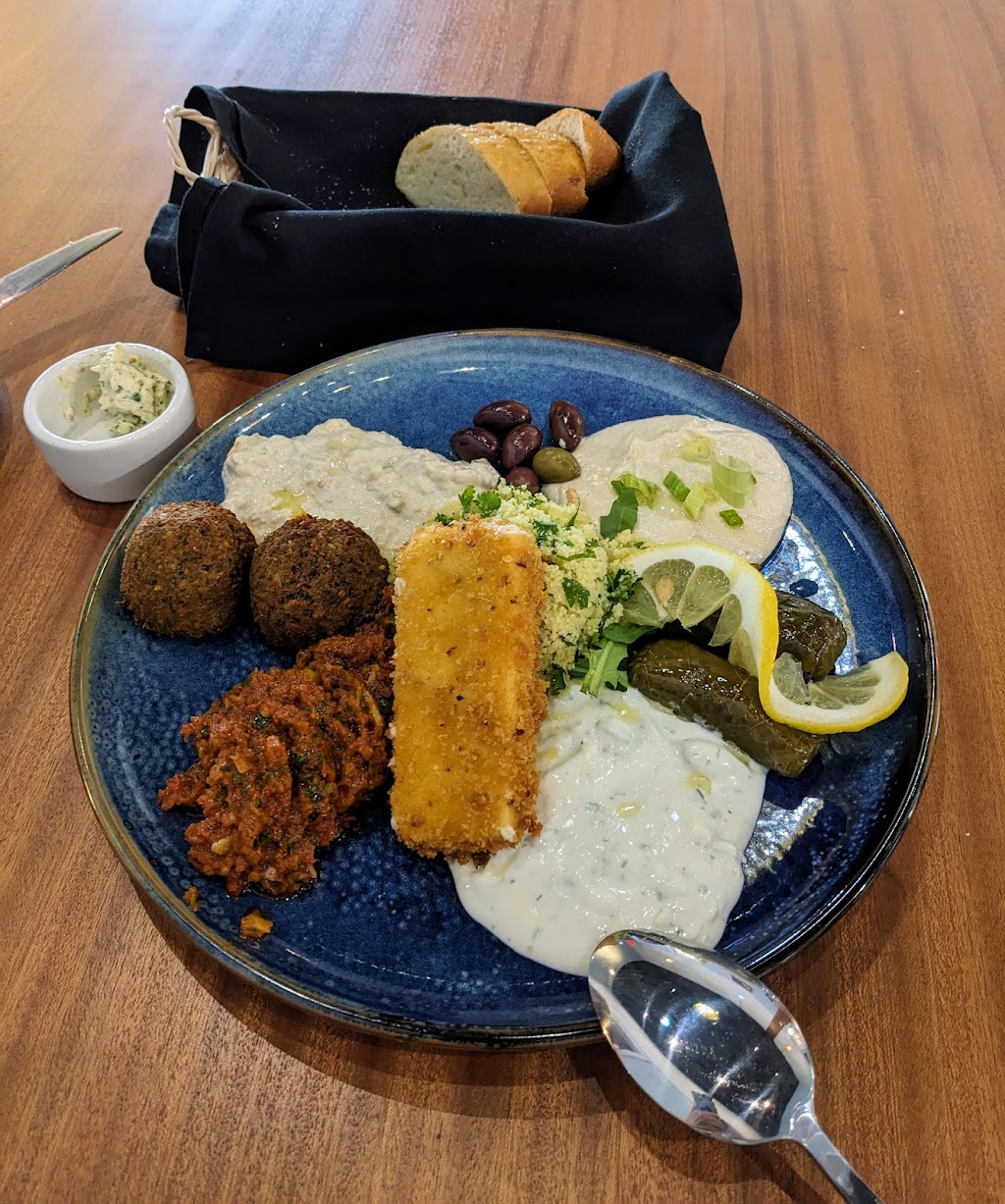 Meze Moon Mediterranean Cousine | restaurant | 163 E 2nd St, Chico, CA 95928, USA | 5303456789 OR +1 530-345-6789