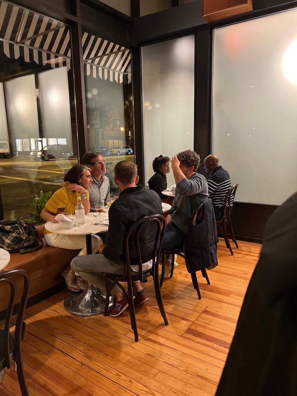 Birdies | restaurant | 305 W Broad St, Richmond, VA 23220, USA | 8045259321 OR +1 804-525-9321