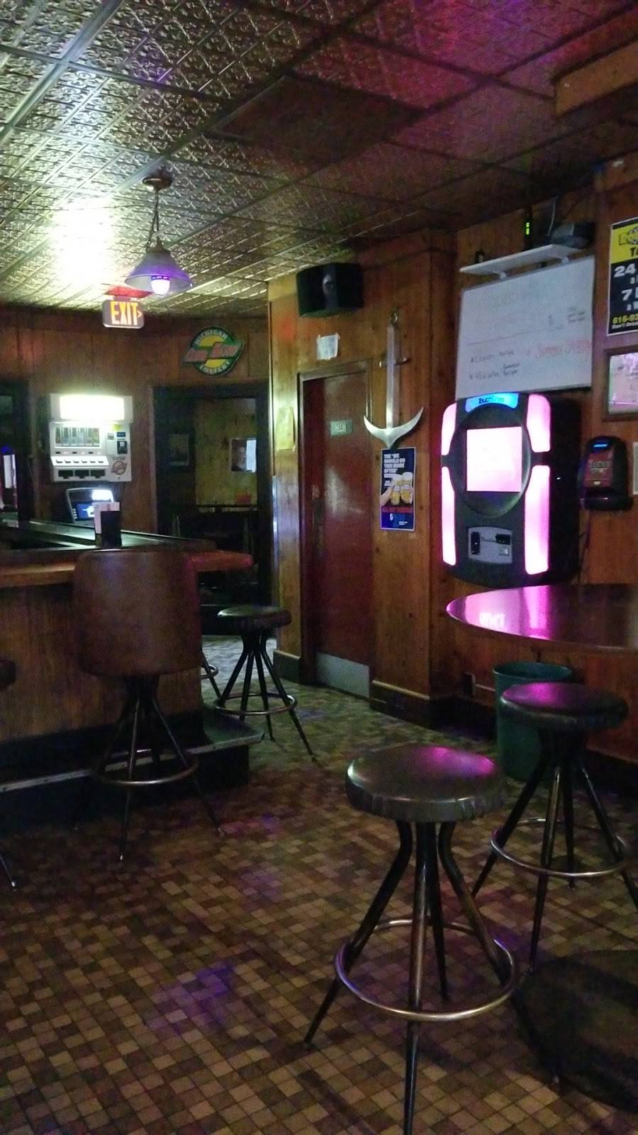 Sportys Bar | restaurant | 6 S Beechtree St, Grand Haven, MI 49417, USA | 6168465302 OR +1 616-846-5302