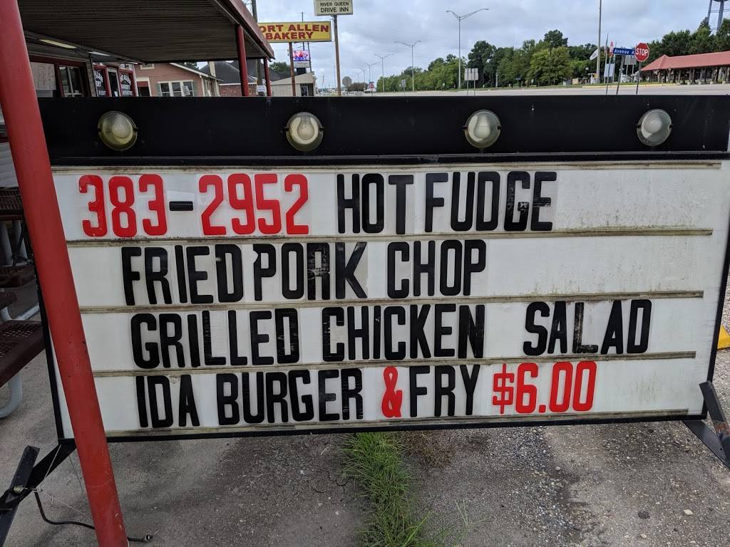 River Queen Drive Inn | restaurant | 120 S Alexander Ave, Port Allen, LA 70767, USA | 2253832952 OR +1 225-383-2952