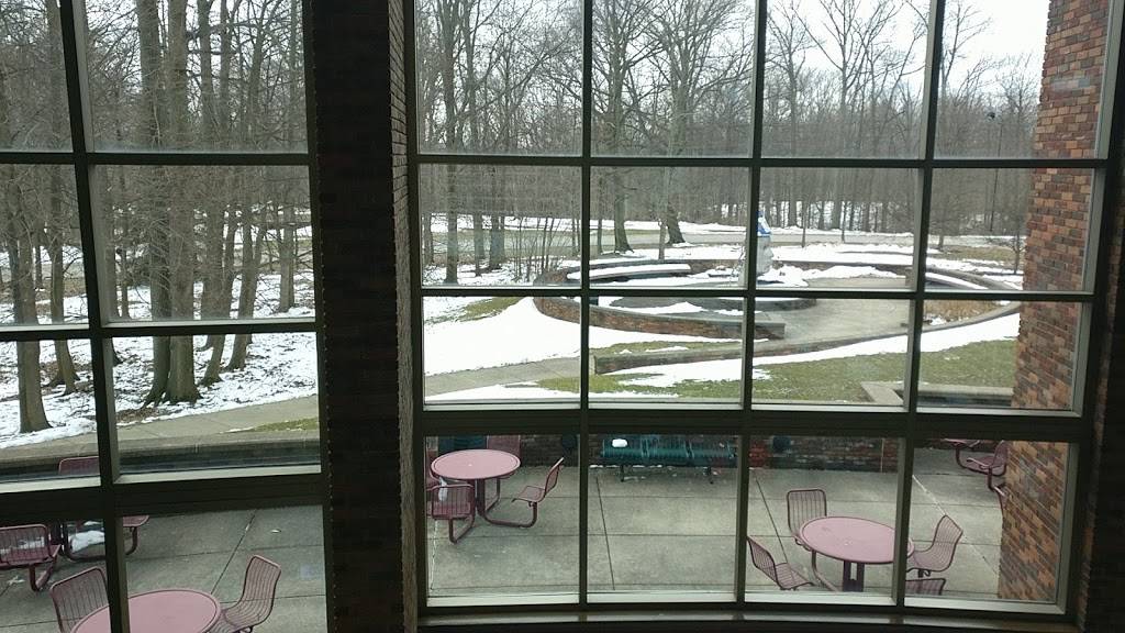 Breakers Dining Hall | restaurant | Clocktower Dr, Kirtland, OH 44094, USA | 4405257280 OR +1 440-525-7280