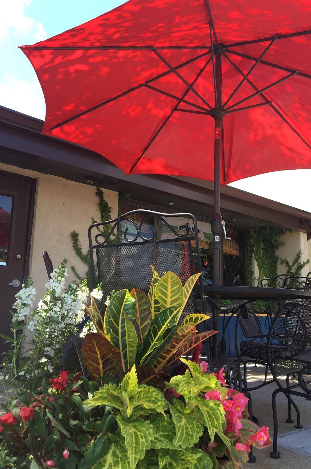 The Apron Cafe | cafe | 355 Gabreski Airport, Westhampton Beach, NY 11978, USA | 6316849996 OR +1 631-684-9996