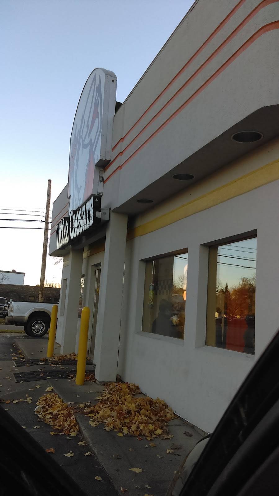 Little Caesars Pizza | meal takeaway | 324 S Mission St, Mt Pleasant, MI 48858, USA | 9897731121 OR +1 989-773-1121