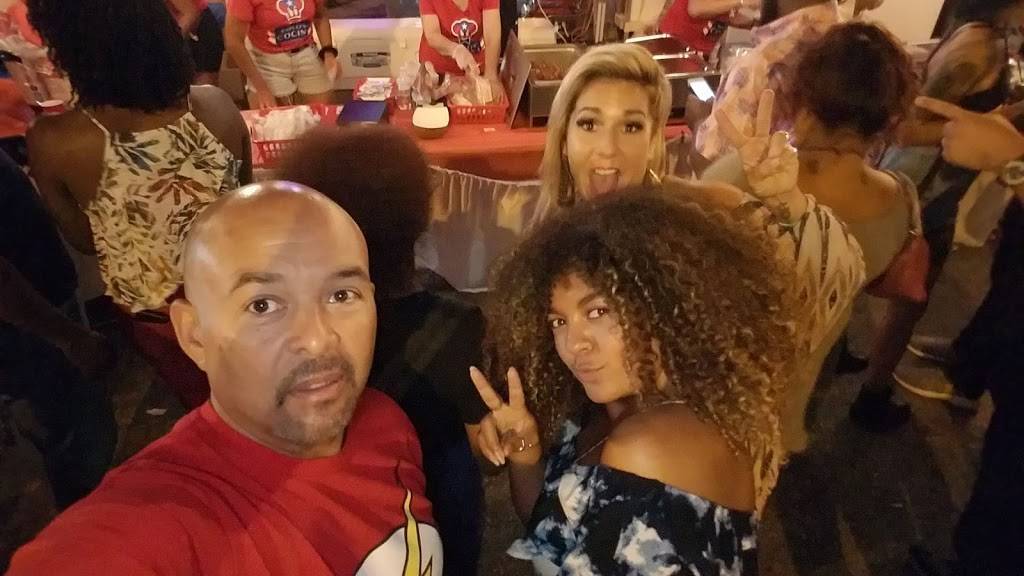 The Dogg Haus | restaurant | 1433 E Brady St, Milwaukee, WI 53202, USA | 4147271224 OR +1 414-727-1224