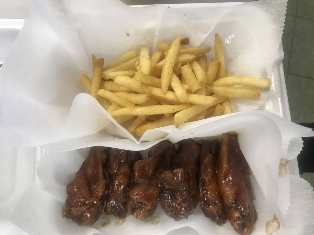 Trae’s Burgers•Chicken•Fish | restaurant | 1802 28th St SW, Wyoming, MI 49519, USA | 6166475942 OR +1 616-647-5942