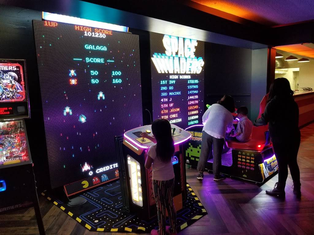 Bowlero Alameda | restaurant | 300 Park St, Alameda, CA 94501, USA | 5105236767 OR +1 510-523-6767